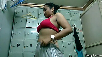 Lily, Gadis India Desi, Menikmati Beberapa Aksi Gym Yang Horny