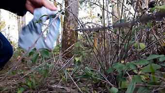 Sous-Vêtements Abandonnés: Une Série Vidéo Sur Le Thème De La Voiture