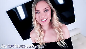 Amber Moore, Ohromujúca Blondínka, Si Užíva Silný Penis