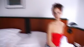 Encontro Sexual Com Uma Adolescente Em Seu Quarto De Hotel Em Um Casting De Prazer