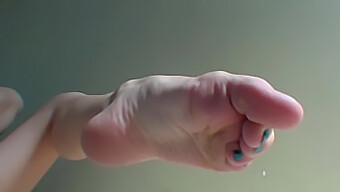 Lulu'S Silky Softness And Toes Explored In Girlfriend Video