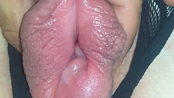 Joven Y Hermosa Chica Amateur Llega Al Orgasmo A Través De Un Intenso Bombeo De Coño