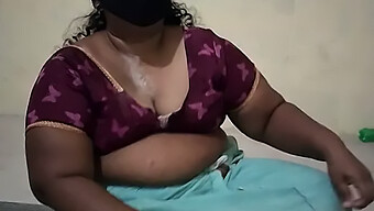 Adolescente Desi Con Grandes Pezones Y Grandes Tetas En Besos Calientes Y Acción De Semen En La Boca