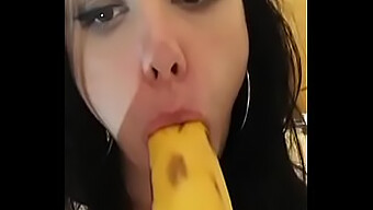 Sexy Homemade Video Of A Horny Girl Using A Banana