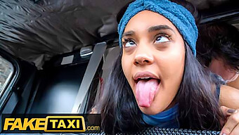 Mông Quyến Rũ Của Capri Lmonde Đối Đầu Với Một Con Cặc To, Dày Trong Một Chiếc Taxi Châu Âu