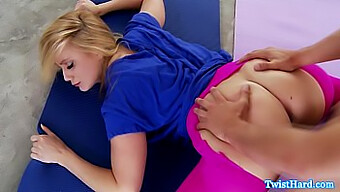 Aj Applegate, La Instructora De Yoga, Le Hace Una Garganta Profunda A Un Chico Afortunado