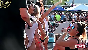 ¡jovencitas Sexys Muestran Sus Movimientos En La Fiesta En La Piscina!