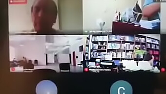 Avocatul Își Lasă Accidental Webcam-Ul Pornit În Timpul Unei Sesiuni Complete De Lucru