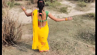 Village Girl'S Outdoor Encounter In Khet With Clear Hindi Voice