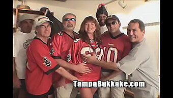 O Petrecere Sălbatică De Sex În Grup Cu Un Final De Bukkake În Tampa!