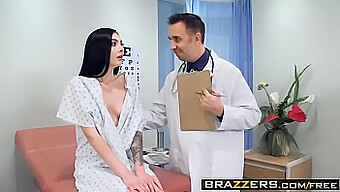 Η Marley Brinx Και Η Keiran Leed Εξερευνούν Το Ιατρικό Φετίχ Στον Γιατρό