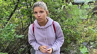 Gina Gerson je ujeta in prisiljena seksati na prostem zaradi uriniranja v javnosti (del 1)