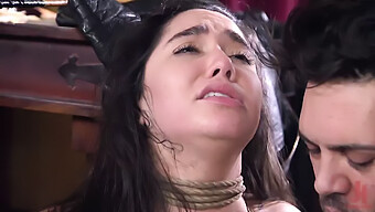 المساعدة في Bdsm اللعب مع هزاز