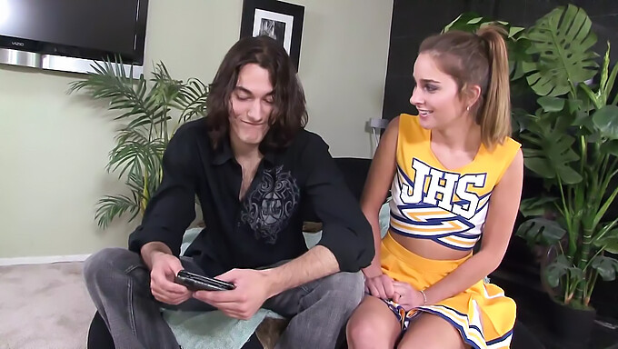 Amateur guy gives a blowjob to a pretty cheerleader and facializes her