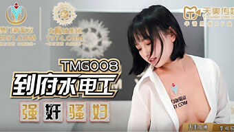 18岁的亚洲少女用热狗式的性爱欺骗她的男友