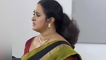 Hottie Mallu Aunty With Big Breasts And Butt