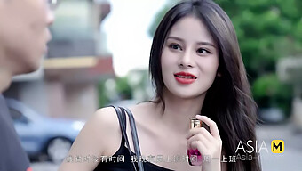 Màn Trình Diễn Gợi Cảm Của Cô Gái Bán Hàng Châu Á Trong Video 69 Tự Làm Của Song Ni Ke