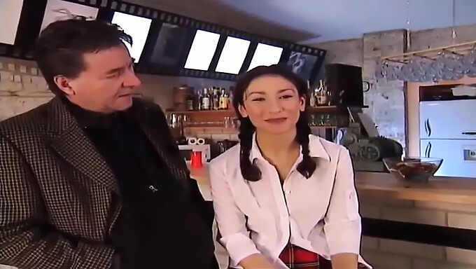 Sibel Kekilli's strakke kutje in vintage porno