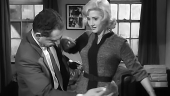 Vintage Beauty Liz Fraser In A Steamy Solo Session