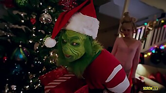 Gruppesex Og Modne Kunstnere I Grinch-Tema Parodi