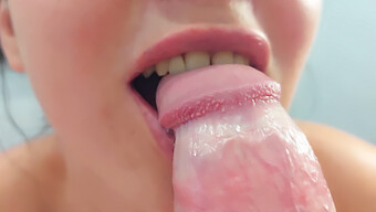 Cumshot Swallow: Hetaste Blowjob Någonsin