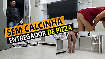 Cristina Almeida'S Daring Display During Pizza Delivery In Quarantine