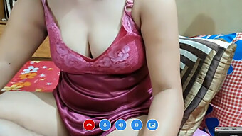 Indian Mature Aunty'S Ass Show On Webcam Cams