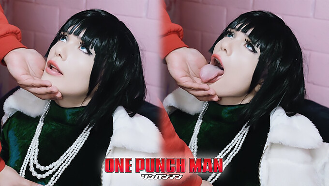 Rjavolaska lepotica se trenira kot podrejena kurba - Fubuki Cosplay (One Punch Man)