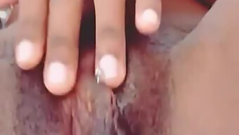 ¡Una belleza negra impresionante en una toma perfecta!